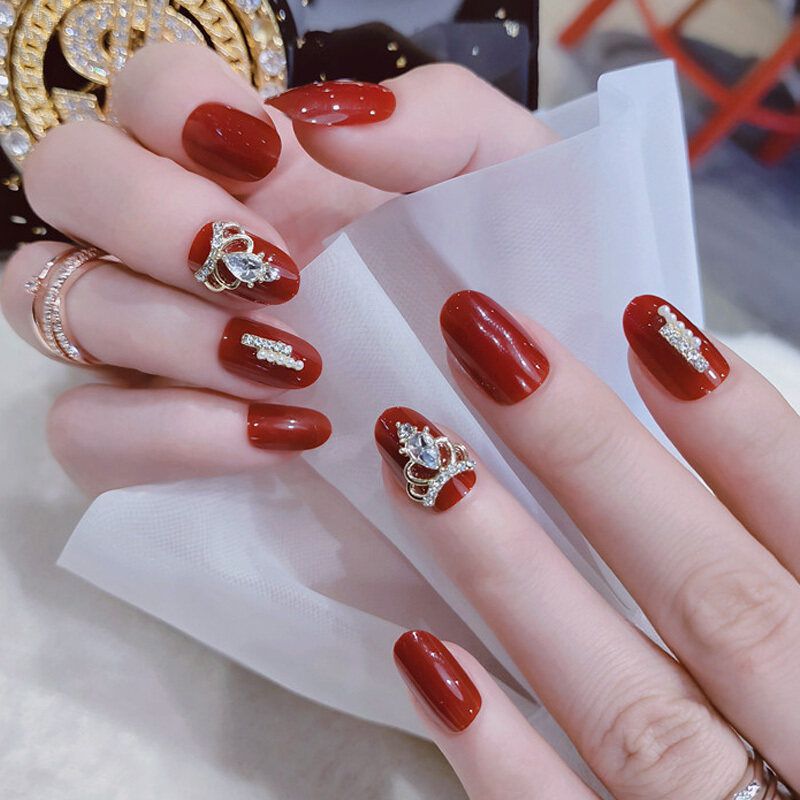 Những mẫu nail tết màu đỏ đô - Hình số 10