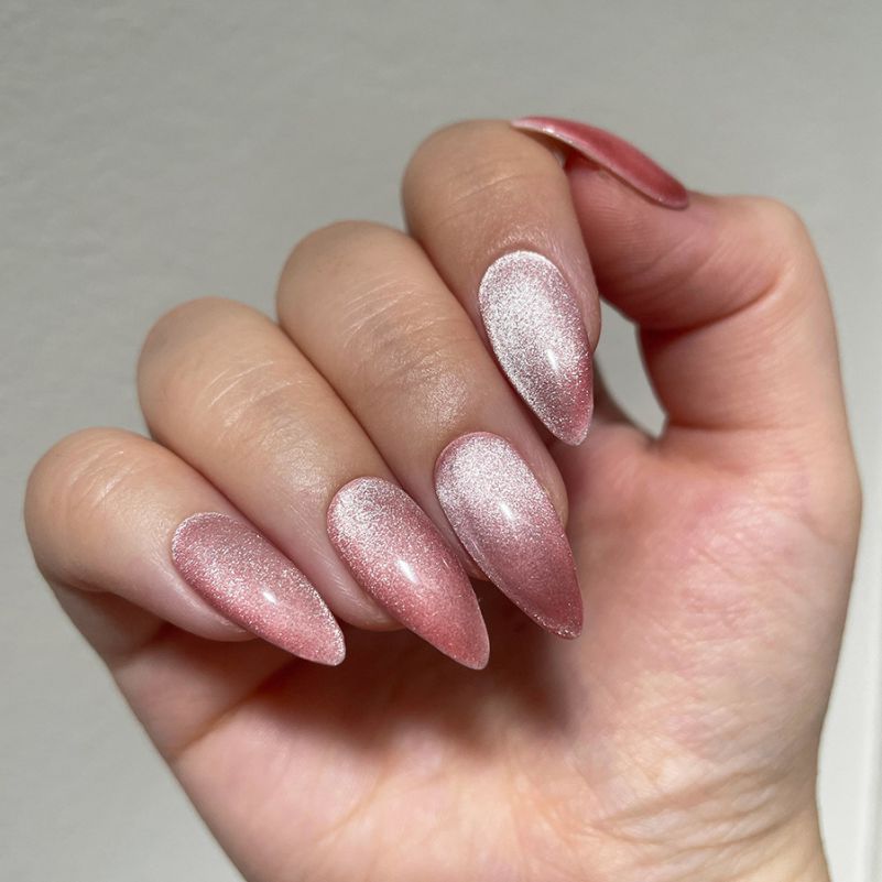 Những nail màu hồng pastel mắt mèo - Hình số 5