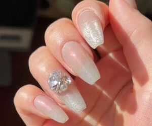 Những nail màu trắng gạo mắt mèo - Hình số 9