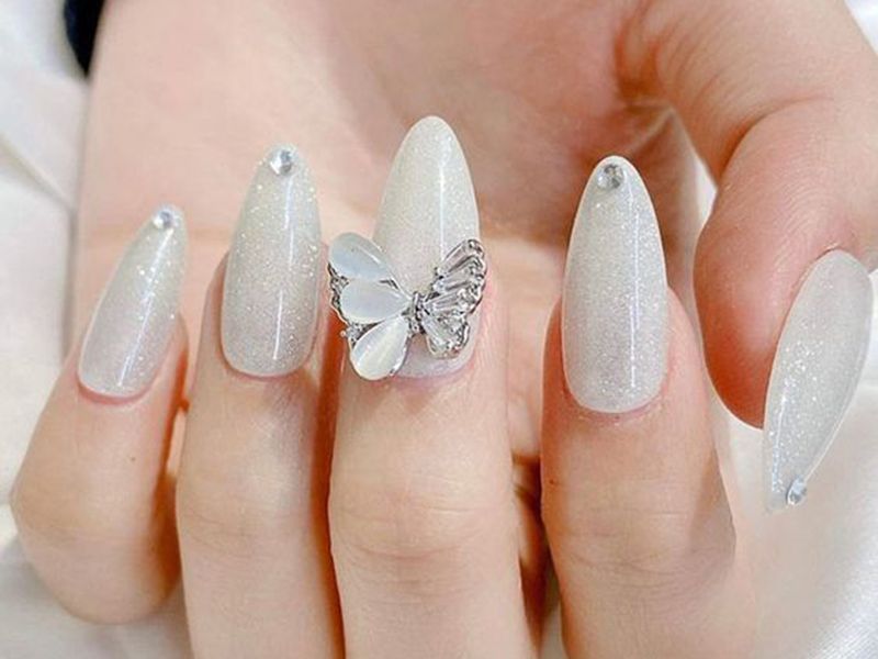 Những mẫu nail trắng sang chảnh mắt mèo - Hình số 7