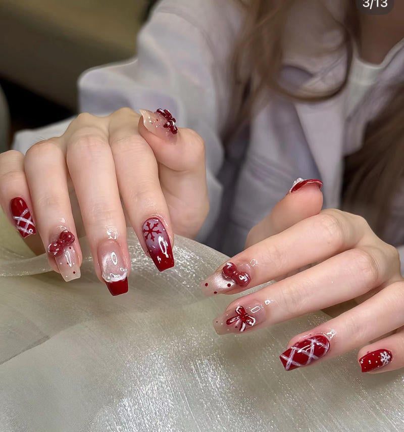 Những mẫu nail tết màu đỏ cherry - Hình số 9