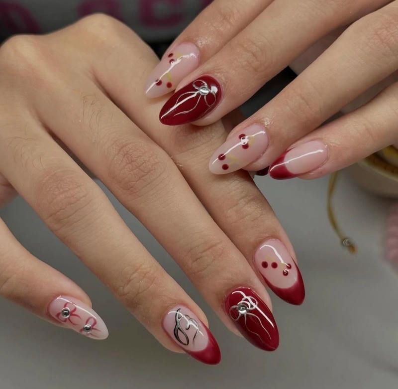 Những mẫu nail màu đỏ cherry móng dài - Hình số 1