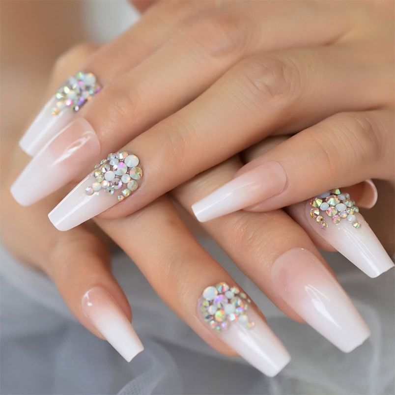 Những nail màu trắng sữa đính đá - Hình số 8