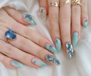 Những nail màu xanh dương nhạt kim tuyến - Hình số 6