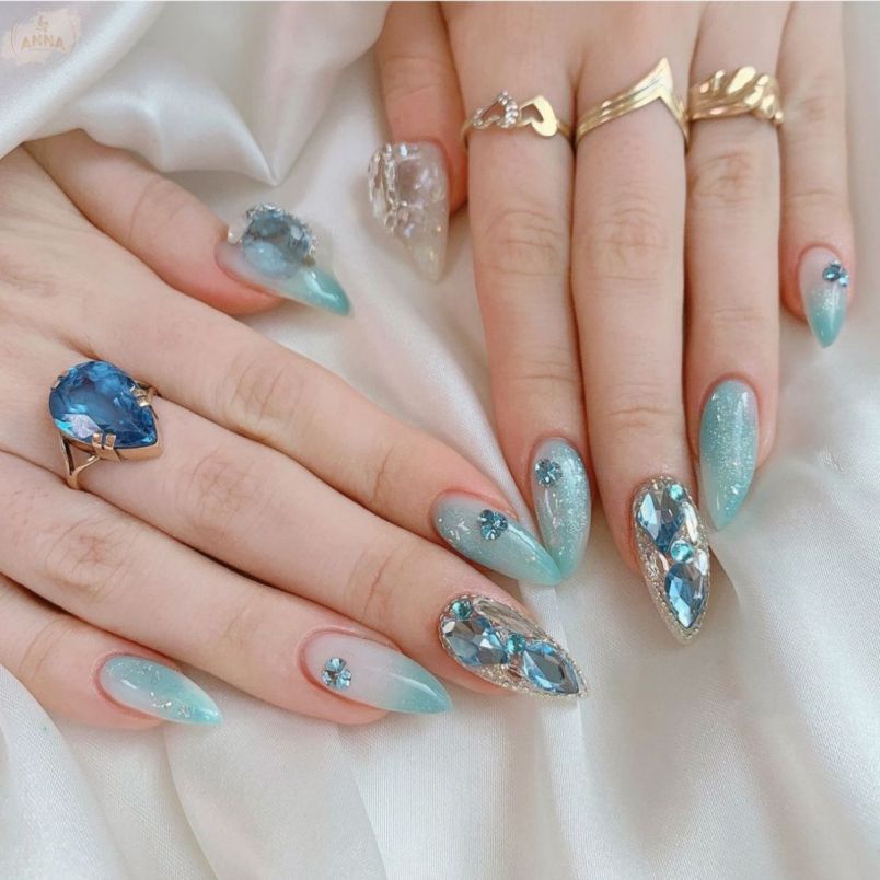 Những nail màu xanh dương nhạt kim tuyến - Hình số 6