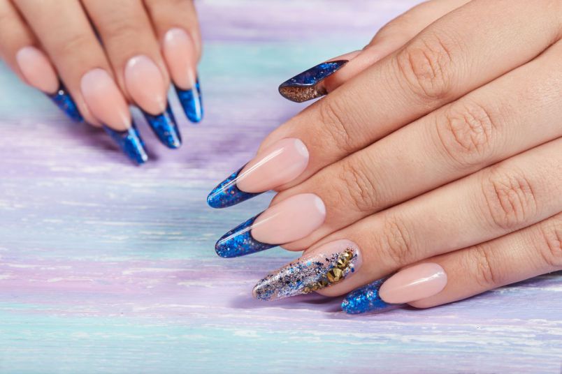 Những nail màu xanh dương nhạt kim tuyến - Hình số 8