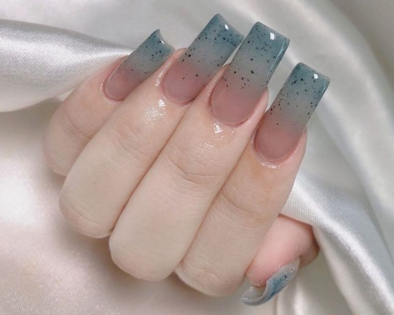 Những nail màu xanh dương nhạt ombre - Hình số 7