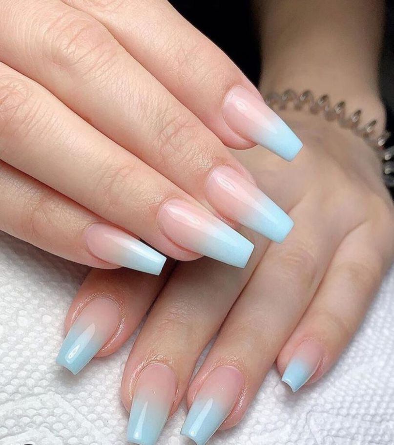 Những nail màu xanh dương nhạt ombre - Hình số 8