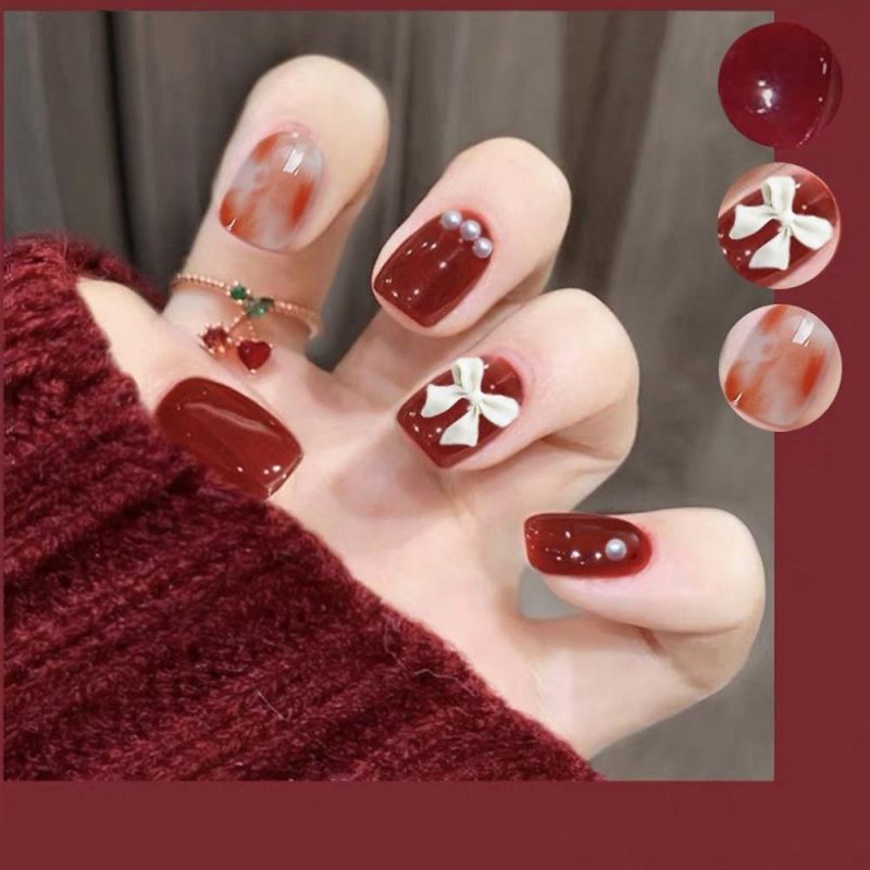 Những mẫu nail màu đỏ cherry đính đá - Hình số 2