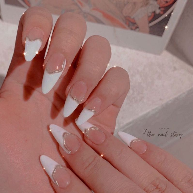 Những nail màu trắng sữa tráng gương - Hình số 9