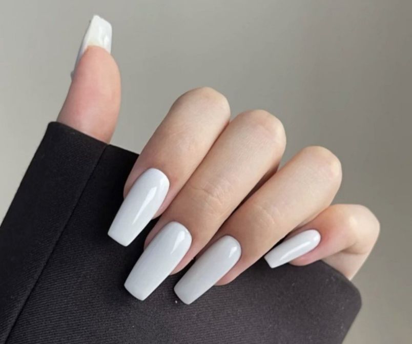 Những nail màu trắng sữa móng dài - Hình số 1