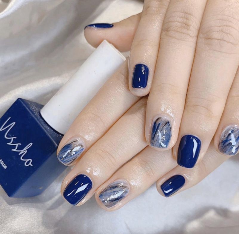 Những nail màu xanh dương nhạt vẽ - Hình số 10