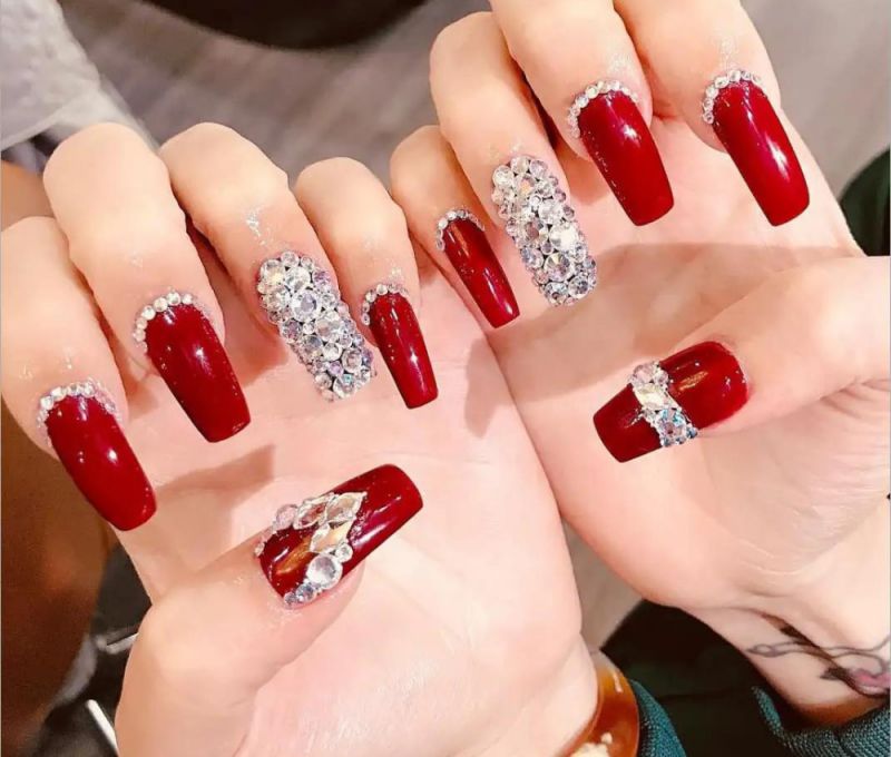 Những mẫu nail cô dâu đính đá - Hình số 7