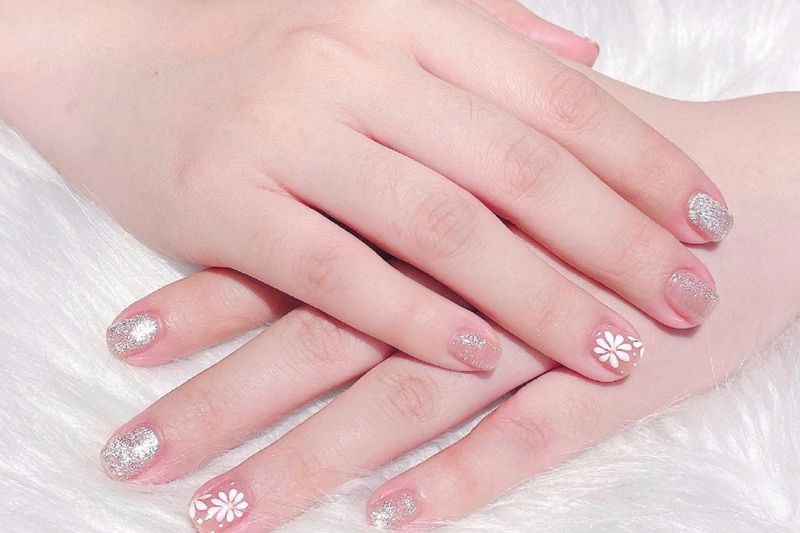 Những nail màu hồng pastel nhẹ nhàng - Hình số 7