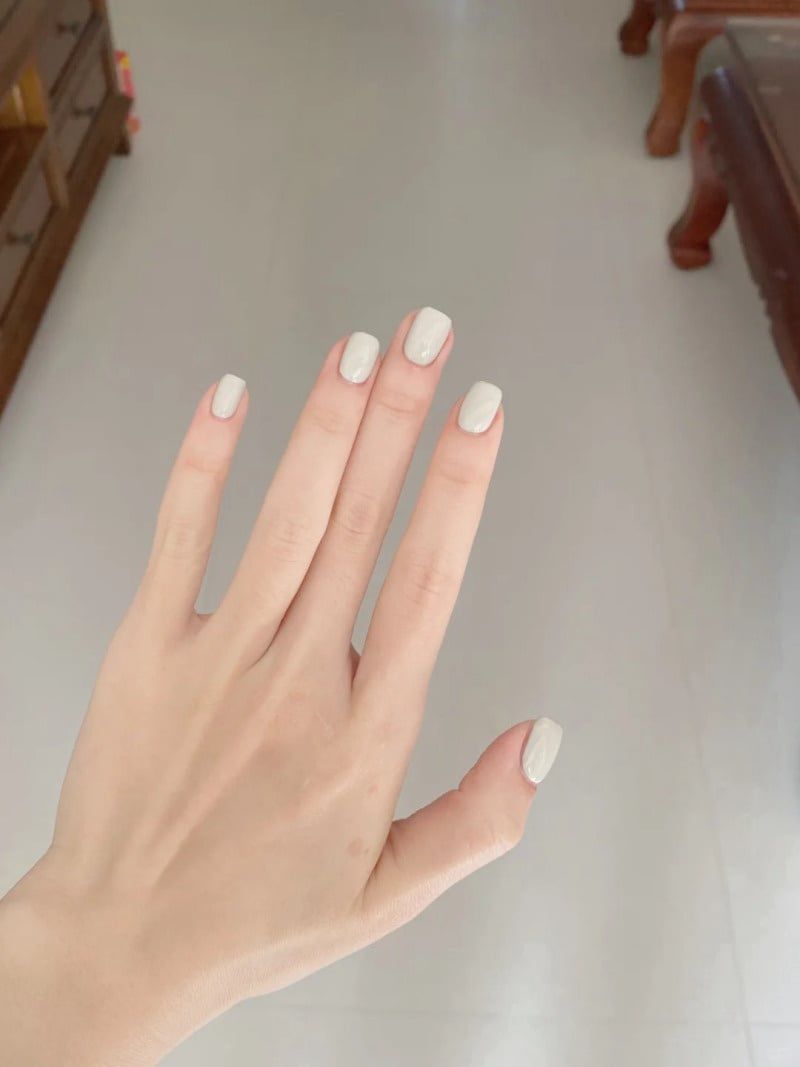 Những nail màu trắng gạo trơn - Hình số 2