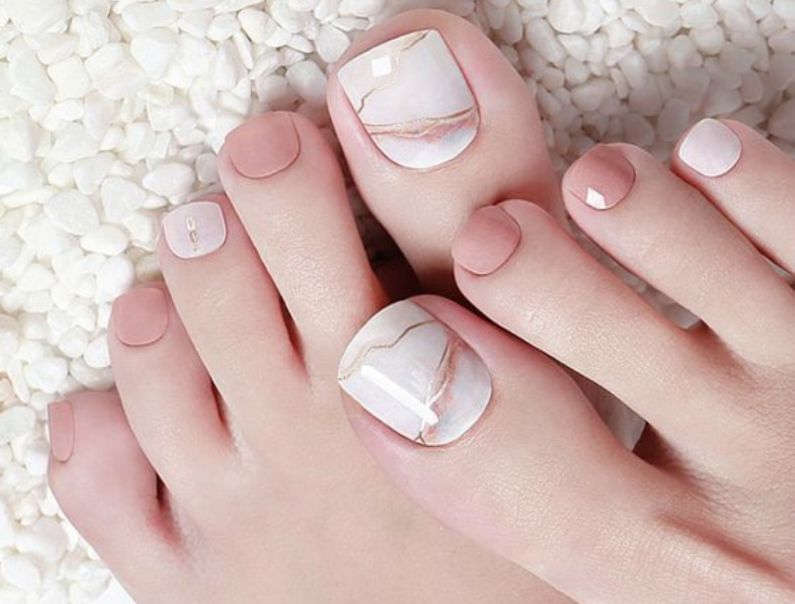 Những nail cô dâu màu thạch móng chân - Hình số 10