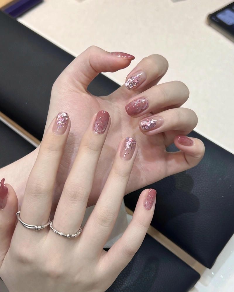 Những nail cô dâu màu thạch kim tuyến - Hình số 9