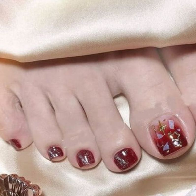 Những nail chân màu đỏ mận - Hình số 4