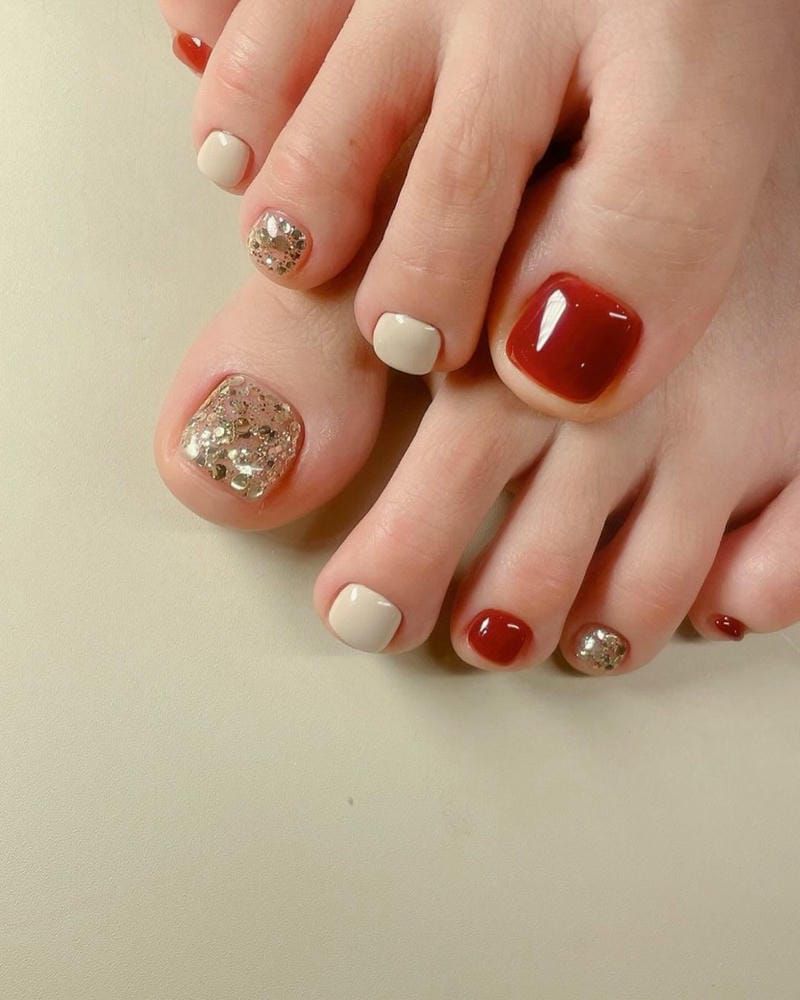 Những nail chân màu kim tuyến - Hình số 2